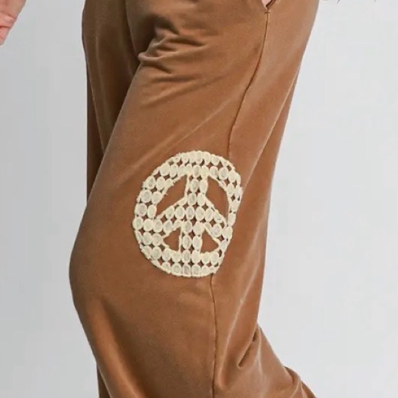 New nwt Umgee camel pull on pants peace crochet trim S M L - Picture 3 of 3